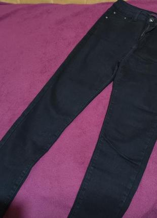 Черные джинсы