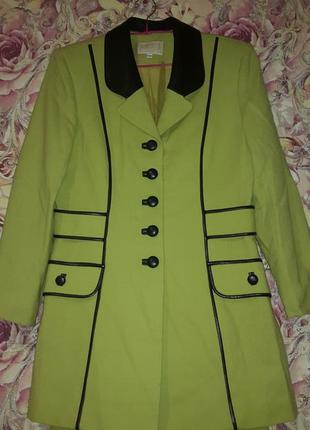 Оливковий/зелений класичний костюм з шкіряним  вставками2 фото