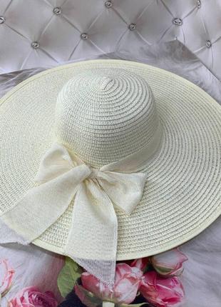 Женская широкополая шляпа с полями 15 см и бантом молочная4 фото