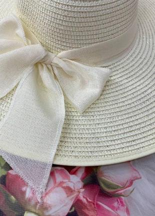 Женская широкополая шляпа с полями 15 см и бантом молочная5 фото