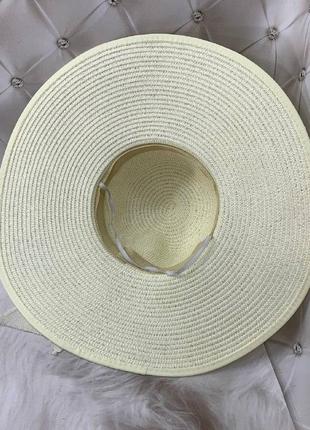 Женская широкополая шляпа с полями 15 см и бантом молочная3 фото