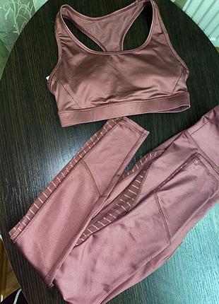 Фитнес костюм для тренировок