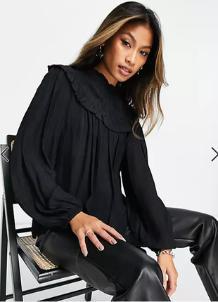 Черная блуза topshop с объемными рукавами и воротником