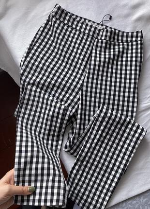 Чорно-білі брюки у клітинку, стрейчеві штани stradivarius2 фото