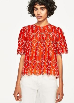 Шикарна блуза блузка футболка zara модного кольору коралова з вишивкою