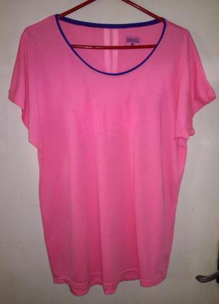 Модна,трикотажна,неоново-рожева футболка з принтом,великого розміру,оригінал з нюансом