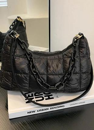 Трендовая сумочка на плечо с цепочкой