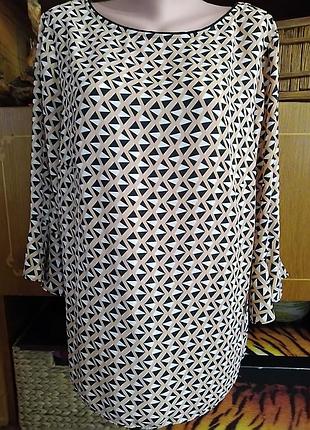 Блуза ошатна з воланом на рукавах