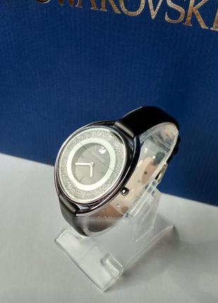 Женские часы swarovski с черным ремешком и циферблатом, серебро1 фото