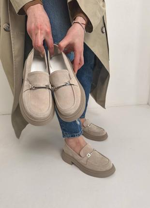 Стильные лоферы кожаные/кожа замшевые/замша бежевые деми, демисезонные осенние, весневые, летние (на осень, весна, лето 2023-2024)