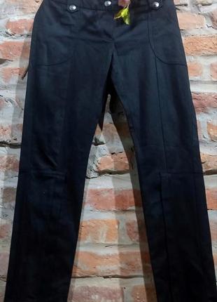 Брендовые джинсы с разрезами спереди1 фото