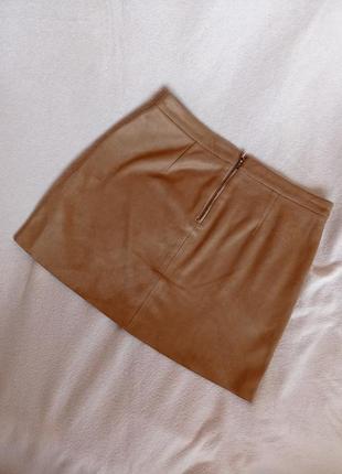 Стильная кемл юбка под искусственную замшу stradivarius5 фото