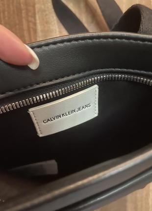 Невеличка сума calvin klein jeans5 фото