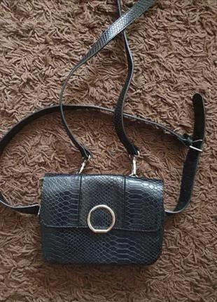 Чорна невеличка сумочка stradivarius
