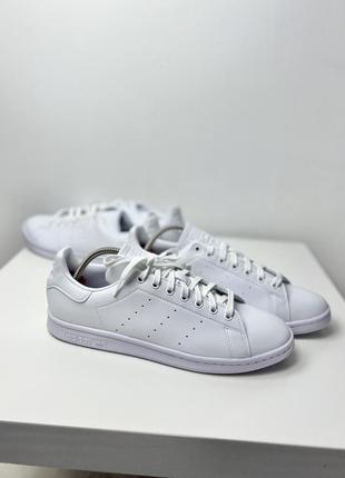 Кроссовки ŚWIATŁO adidas Kortærmet T-Shirt Essentials Slim 3 Stripes