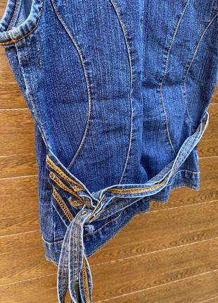 Красивая джинсовая жилетка с выстрочивший и ремешками2 фото