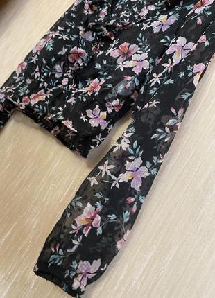 Блуза в рюшиках з квітками жіноча3 фото