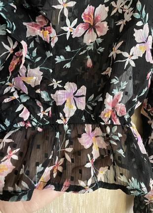 Блуза в рюшиках з квітками жіноча6 фото