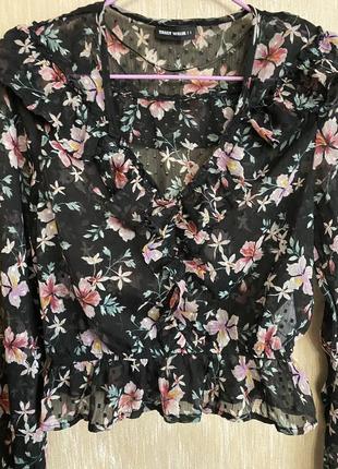 Блуза в рюшиках з квітками жіноча5 фото