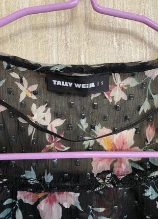 Блуза в рюшиках з квітками жіноча4 фото