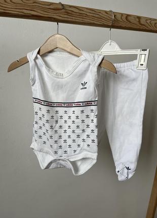 Спортивный костюм adidas адидас для новорожденных для новорожденных боди ползунки1 фото