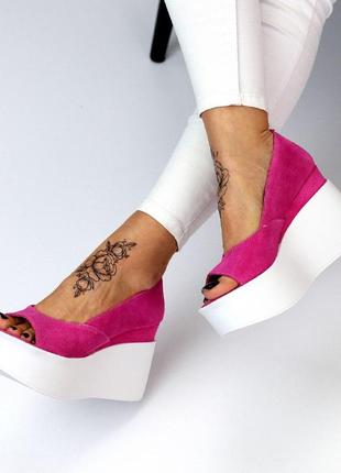 Супер стильные, замшевые открытые женские туфли на платформе "holi" в наличии и под отшив💙💛🏆4 фото