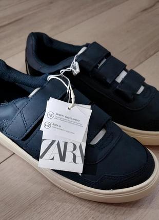 Кроссовки zara