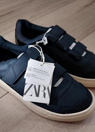 Кросівки zara