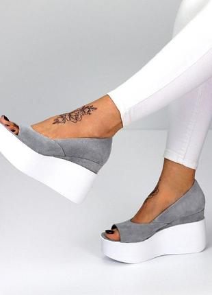 Супер стильные, замшевые открытые женские туфли на платформе "holi" в наличии и под отшив💙💛🏆6 фото