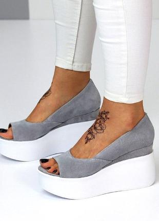 Супер стильные, замшевые открытые женские туфли на платформе "holi" в наличии и под отшив💙💛🏆1 фото