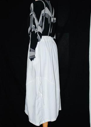 Италия белая юбка широкая спортивная на резинке фактурная в спортивном стиле5 фото