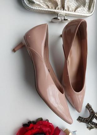 Женские пудровые туфли лодочки marks & spencer uk4,5 37,5р., лаковая экокожа