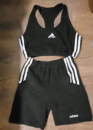 Спортивний топ і шорти adidas