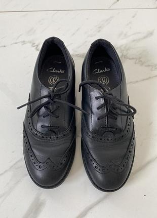 Нові шкіряні туфлі clarks 36р