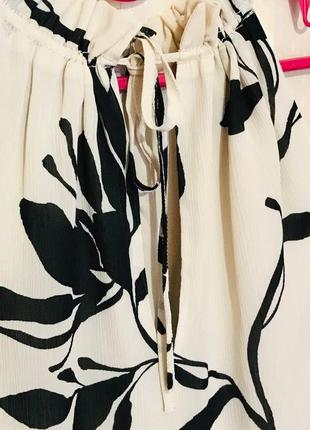 Топ-блузка бежевого цвета с черным цветочным принтом от h&m7 фото