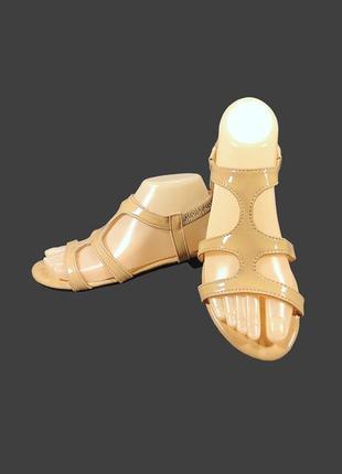 Босоножки женские сандалии, бежевые, лак, на резинке.