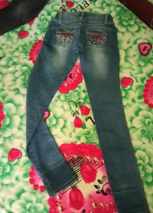 Узкие джинсы со стразами(26 размер)1 фото