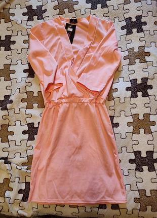 Платье короткокое с вырезом