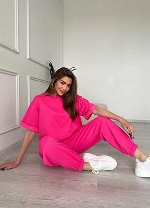 Якісний стильний жіночий прогулянковий костюм з футболкою оверсайз 4 кольори