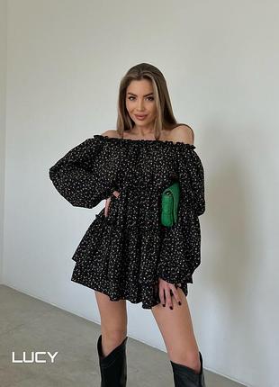 Платье с открытыми плечами