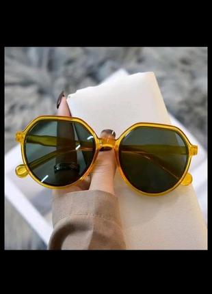 Стильные крупные очки