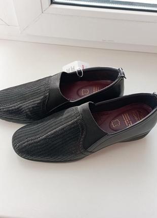 Кожаные туфли bata