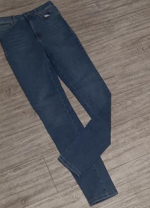 Сині джинси звужені asos design висока посадка 26 розмір