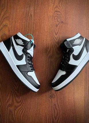 Nike air jordan 1 retro black and white