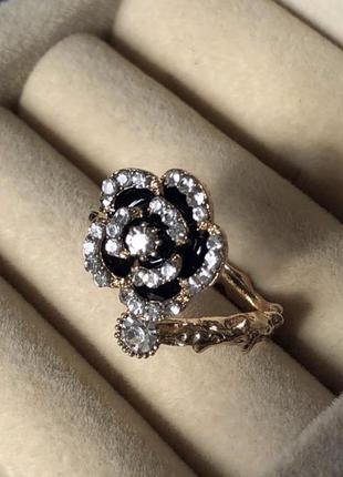 Каблочка со стразами цветок кольцо золотистое 18 размер