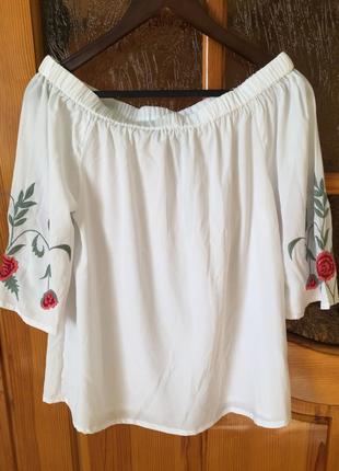 Блузка на плечи с вышивкой asos