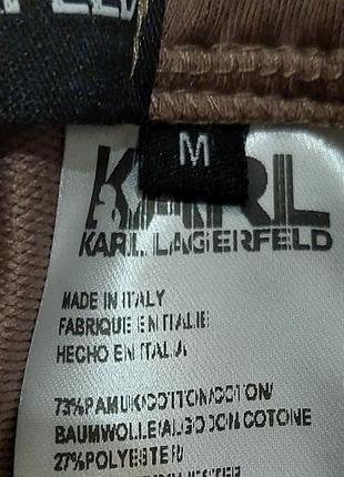 Брендовый спортивный костюм.