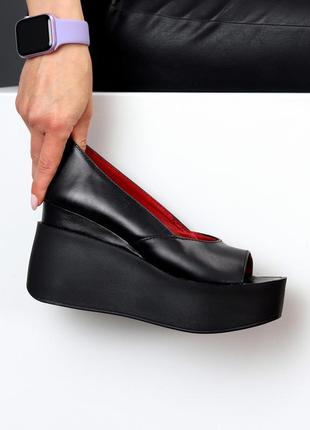 Черные открытые кожаные женские туфли на платформе танкетке широкий ассортимент3 фото