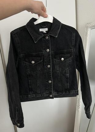 Трендовая черная джинсовая куртка topshop. черный джинсовый жакет. укороченная джинсовая куртка черная s1 фото