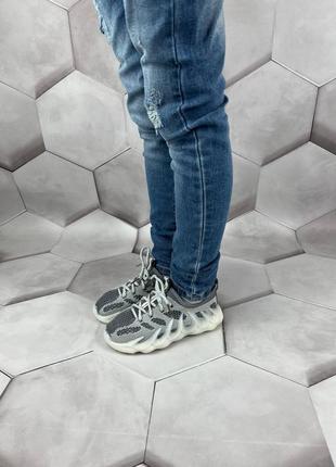 Кроссовки yeezyboost!